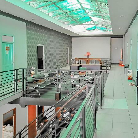 Urbanview Hotel Bagoes Sintang By Reddoorz エクステリア 写真