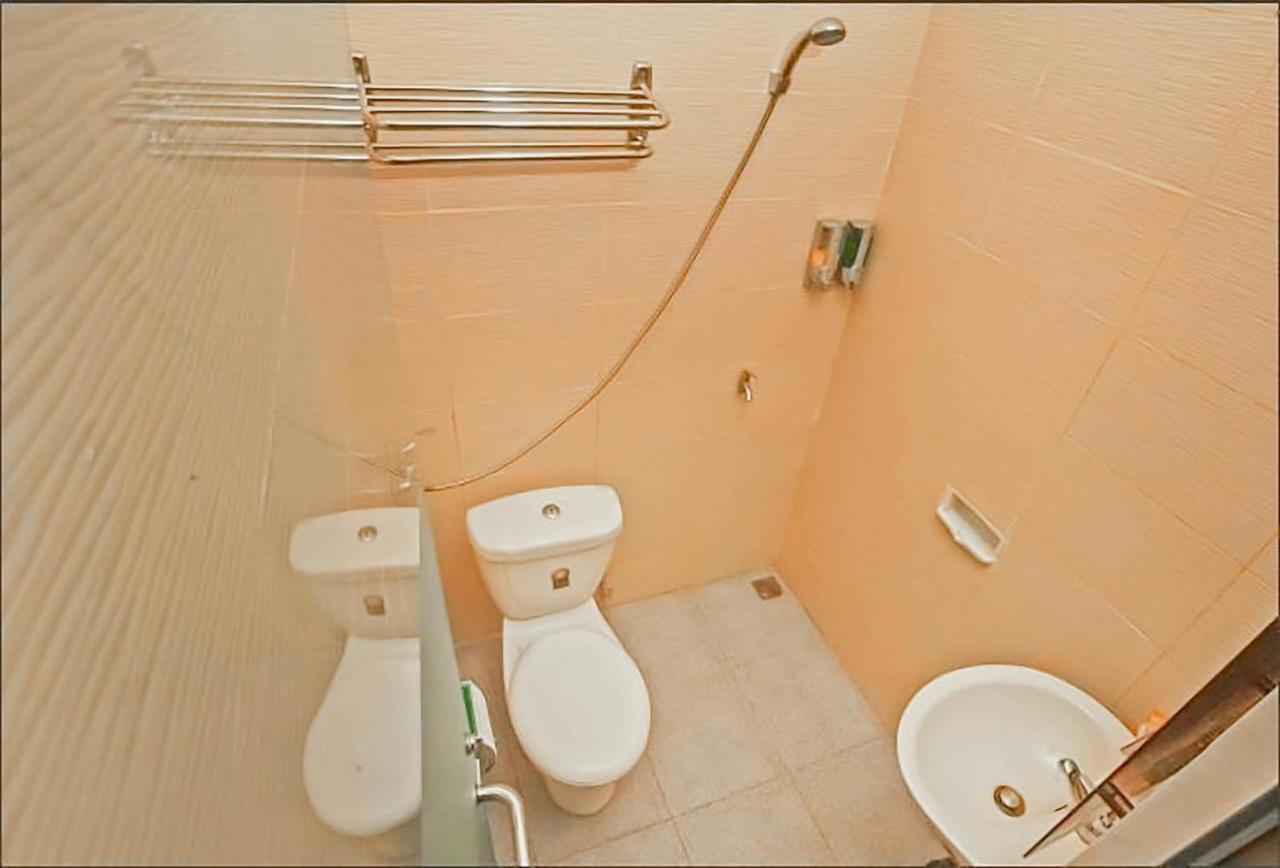 Urbanview Hotel Bagoes Sintang By Reddoorz エクステリア 写真