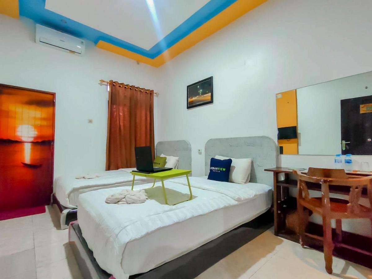 Urbanview Hotel Bagoes Sintang By Reddoorz エクステリア 写真