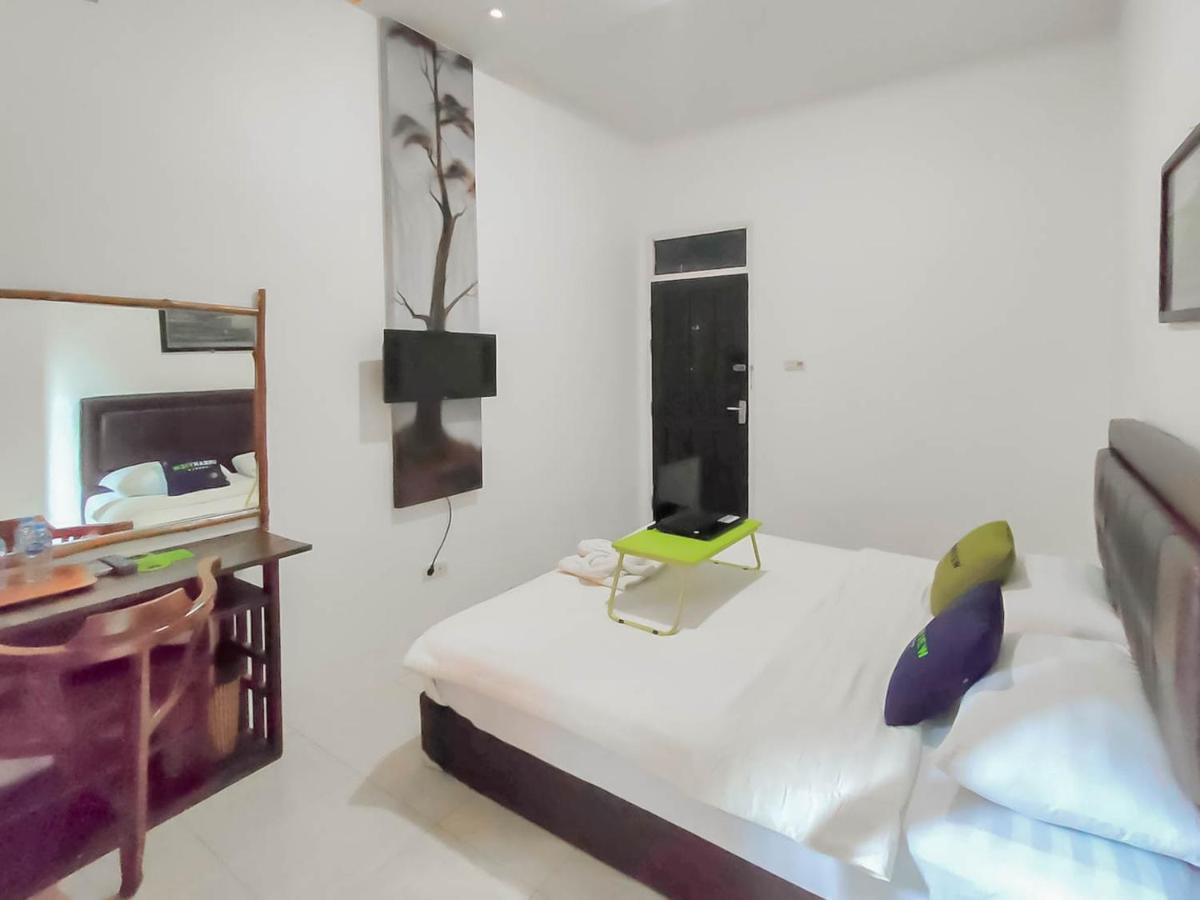 Urbanview Hotel Bagoes Sintang By Reddoorz エクステリア 写真