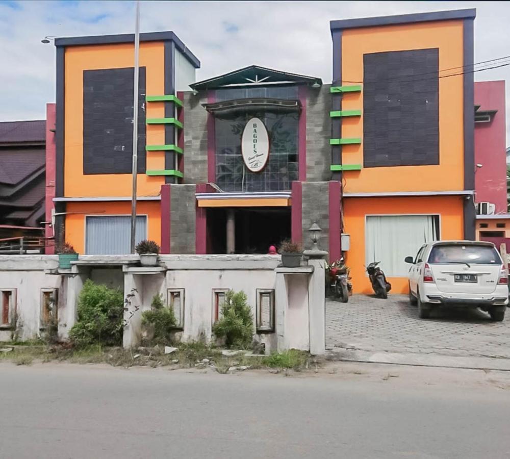 Urbanview Hotel Bagoes Sintang By Reddoorz エクステリア 写真