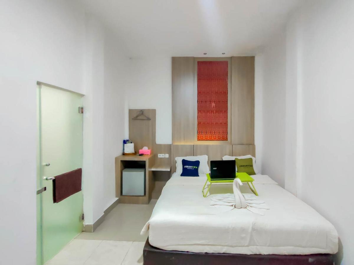 Urbanview Hotel Bagoes Sintang By Reddoorz エクステリア 写真